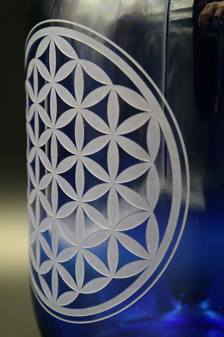 5L Henkelflasche Wasserkrug blaues Glas mit Gravur Blume des Lebens und Samen des LebensV.2