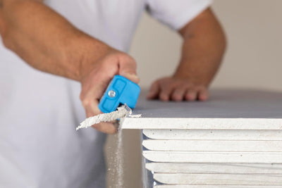Knauf Kantenhobel mit 1 Arbeitsklinge und 3 Ersatzklingen – Gips-Hobel zum exakten Anfasen von Gipsf