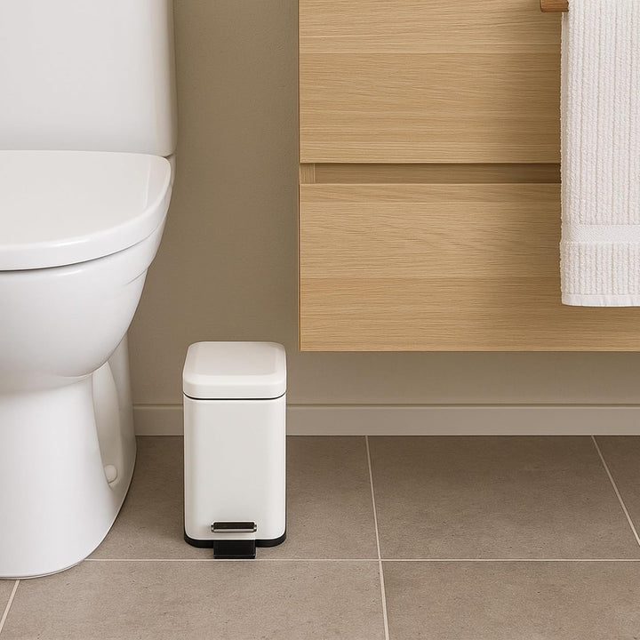 Beldray LA041173WHT Treteimer für Badezimmer – Abfalleimer mit rechteckigem Soft-Close-Deckel, Küche