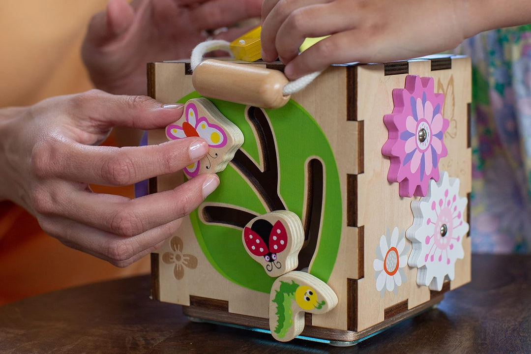 EverEarth 6 in 1 Mini Garten Abenteuer Motorikwürfel aus Holz mit zahlreichen Aktivitäten - Busy Cub