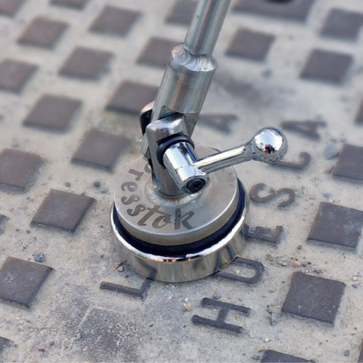 Magnetisches Gullideckel haken aus rostfreiem Stahl. Schachtdeckelhaken mit extra stark Neodym-Magne