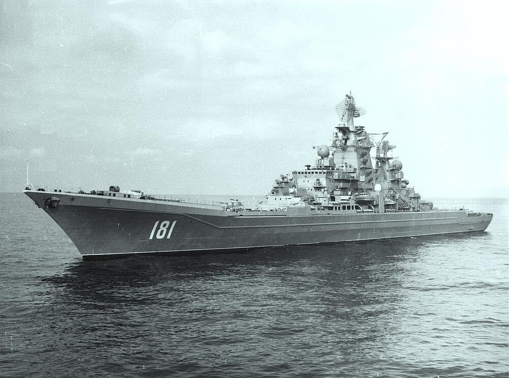 Trumpeter 04520 Modellbausatz Admiral Ushakov (ex Kirov)