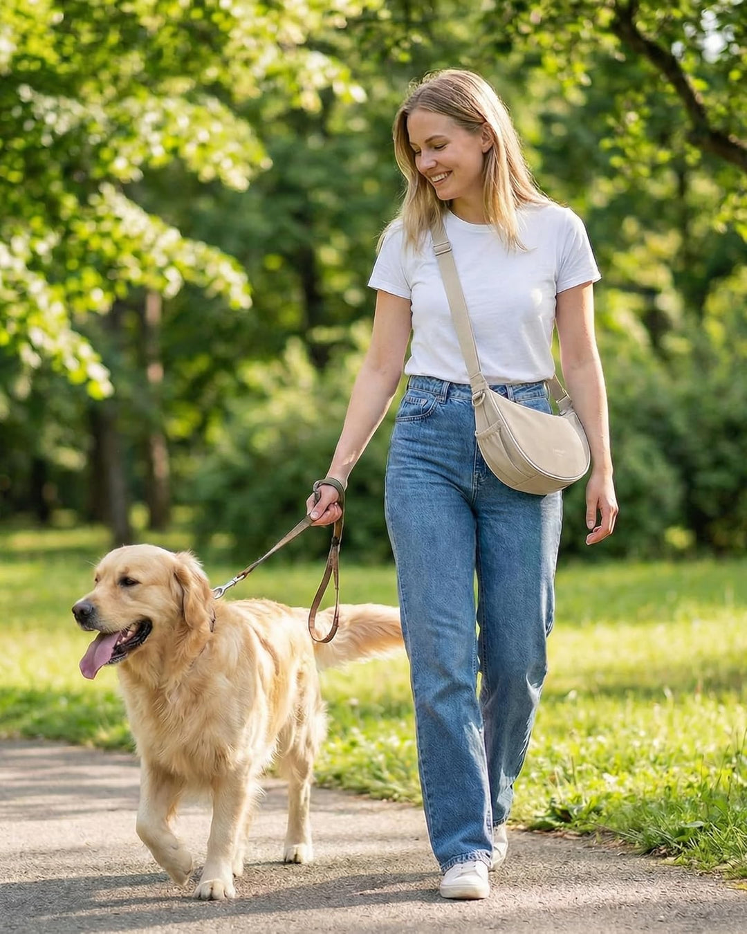 LARKSON Half Moon Bag Hundetasche Beige - Fiete - Umhängetasche für Gassi Gehen - Leckerlitasche mit