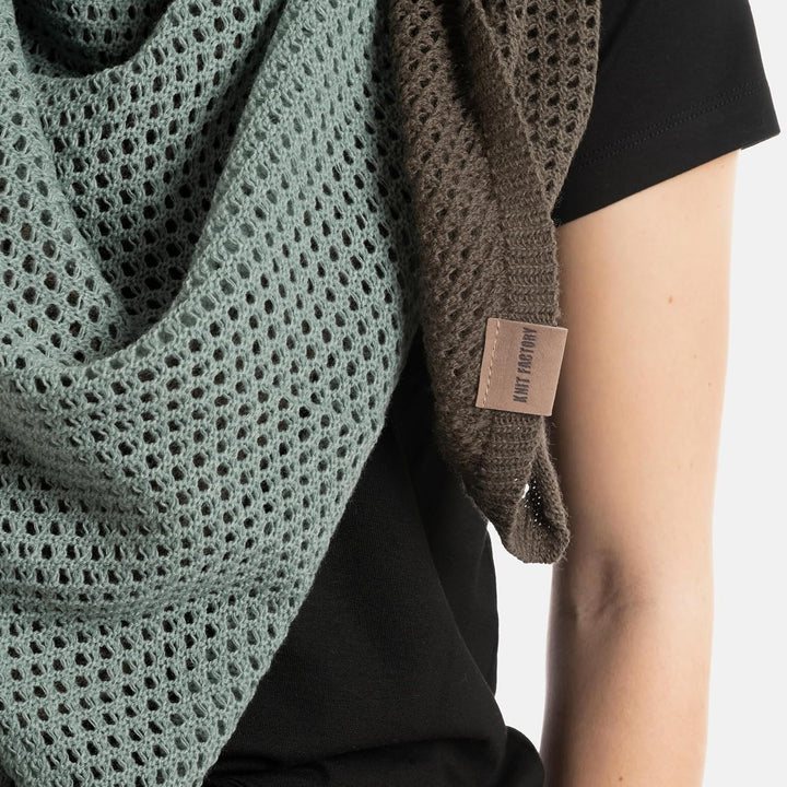 KNIT FACTORY - Lacey Stricktuch - Quadratisches Halstuch aus 30% Wolle und 70% Polyacryl - Umschlagt