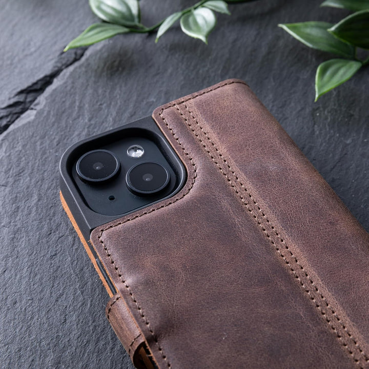 Snakehive Schutzhülle für iPhone 15 - Klapphülle Echte Lederhülle mit Standfunktion - Handmade in Eu