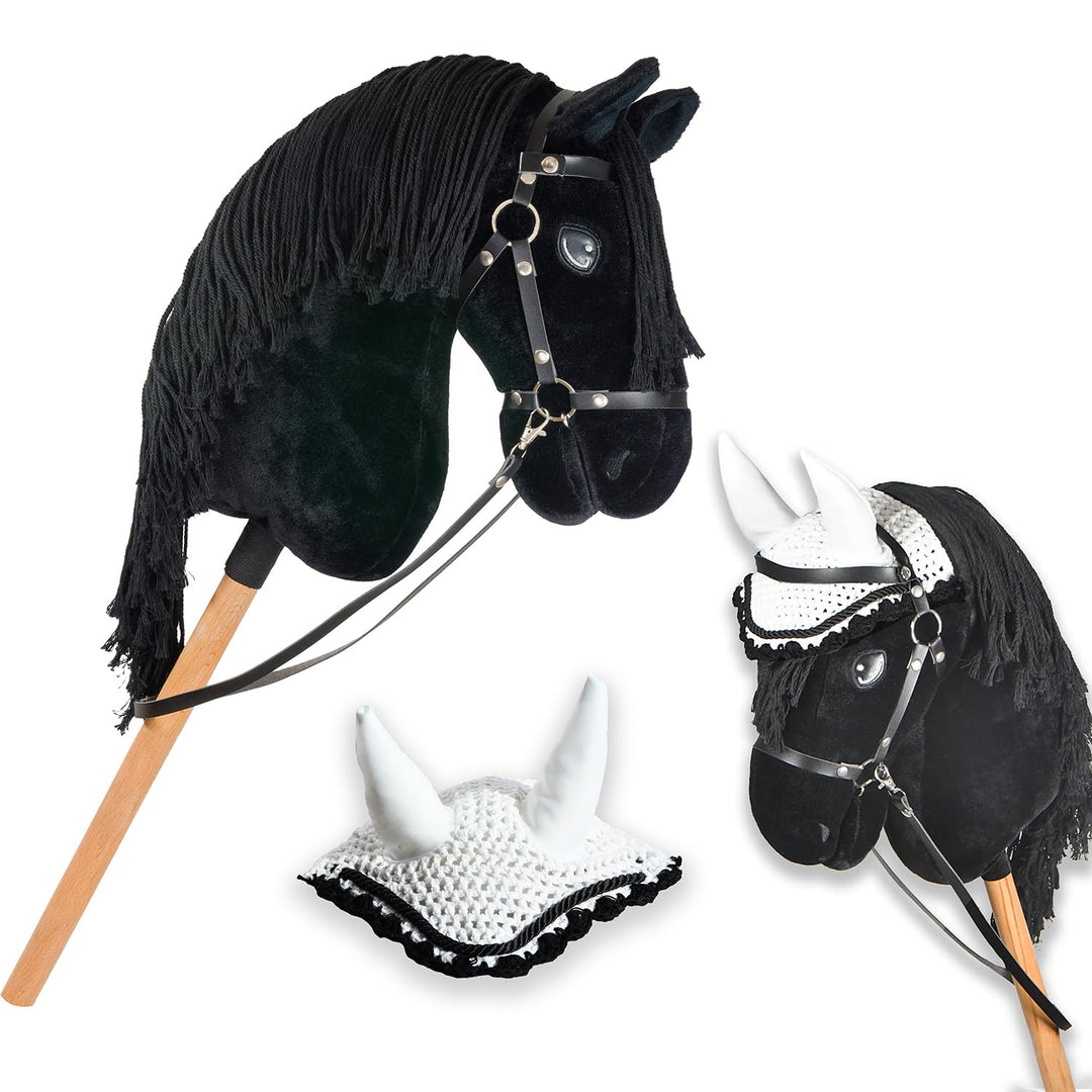 Hobby Horse Friese Schwarz A3 – Steckenpferd Komplettset mit Zaumzeug, Zügeln, Gebiss &amp; weisser Flie