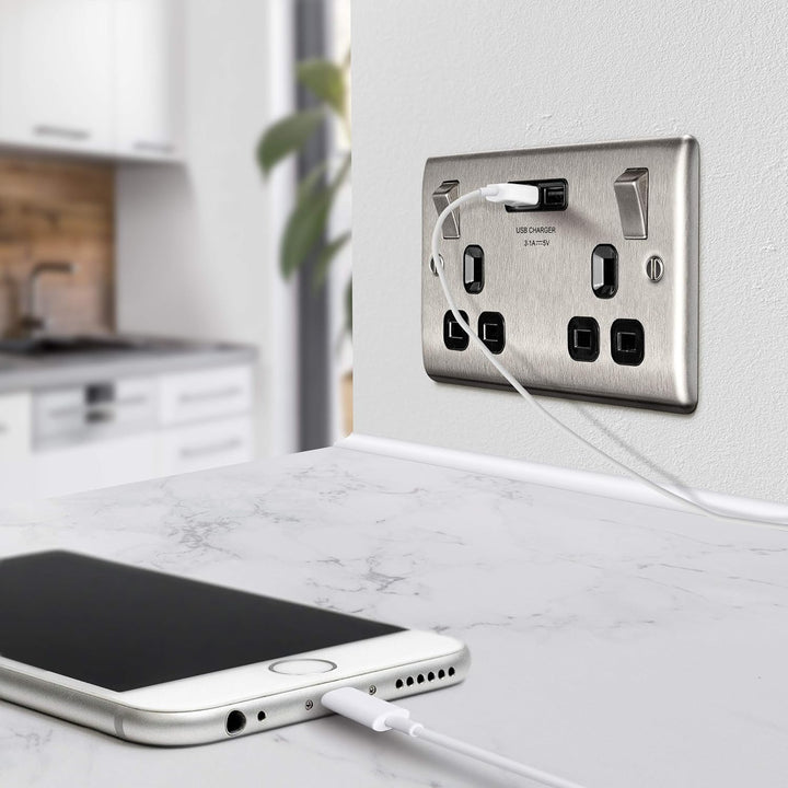 BG Electrical NBS22U3B Nexus Metall, gebürsteter Stahl, doppelt geschaltete 13A-Steckdose mit USB-Au