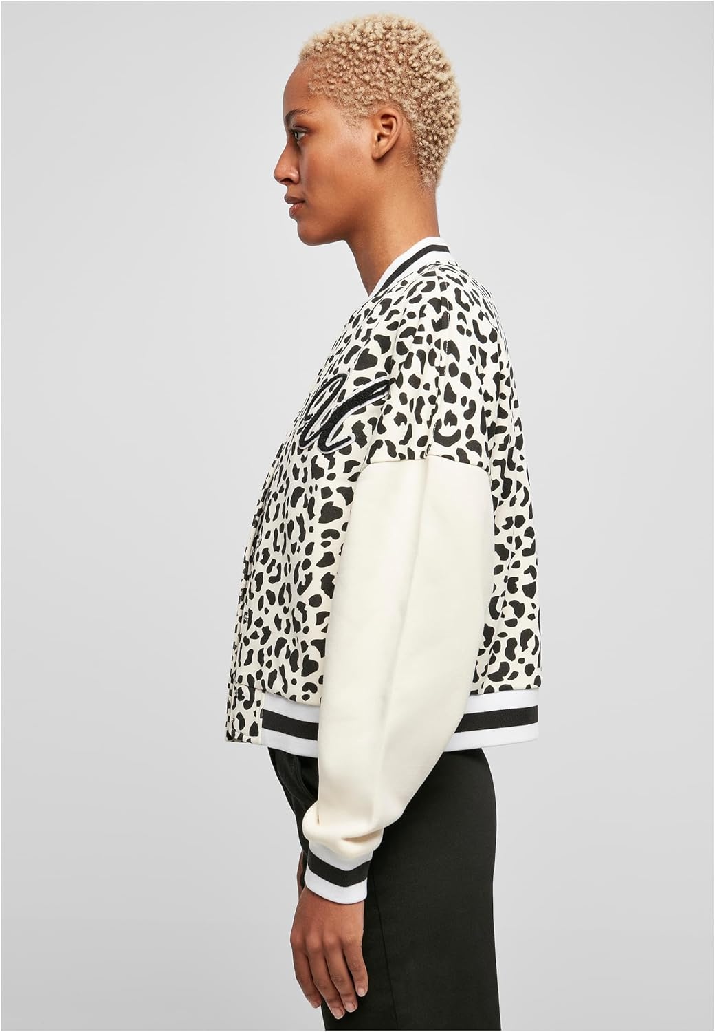 Urban Classics Damen Ladies AOP Oversized College Sweat Jacket XL Whitesandleo/Whitesand, XL Whitesa
