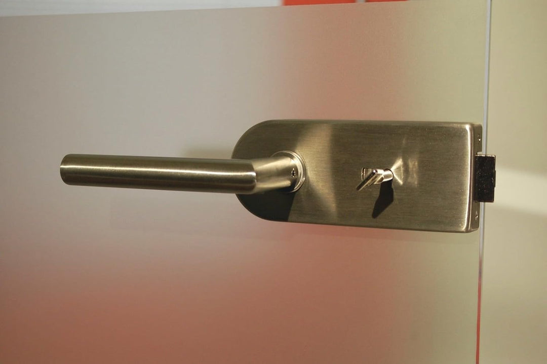 BP1-834R-BB: Glasdrehtür, ESG Glas 834x1972x8mm, DIN rechts, Siebdruck P1, mit Beschlag inkl. Schlos