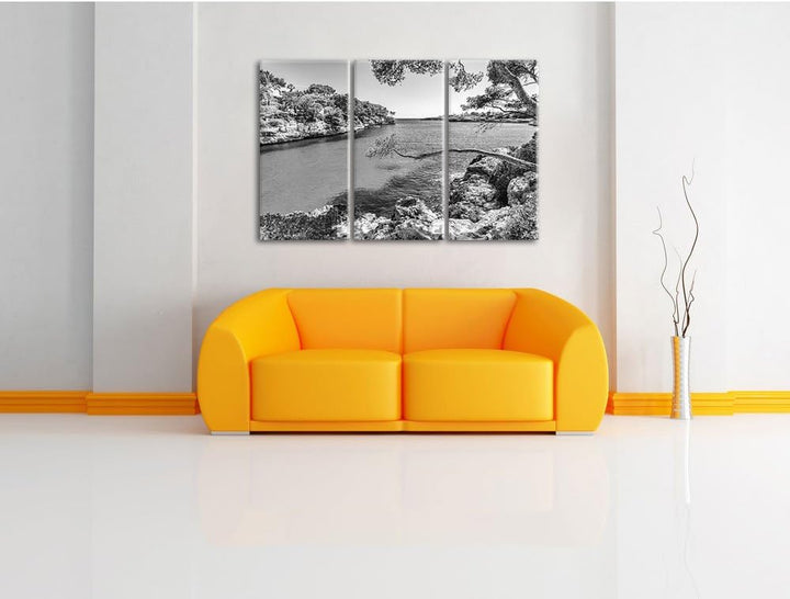Pixxprint Idyllische Ansicht des Mittelmeers am Mallorca Bay Cove Kunst B&W 3-Teiler Leinwandbild 12