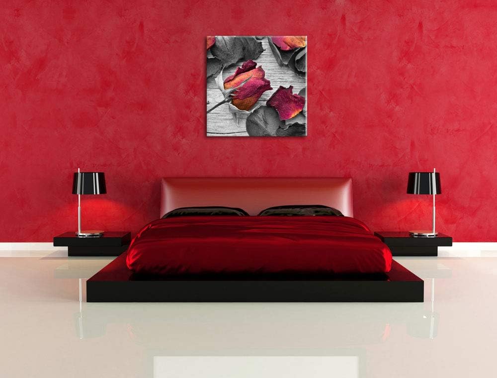 Pixxprint getrocknete Rosen auf Holztisch als Leinwandbild/Grösse: 70x70 cm/Wandbild/Kunstdruck/fert