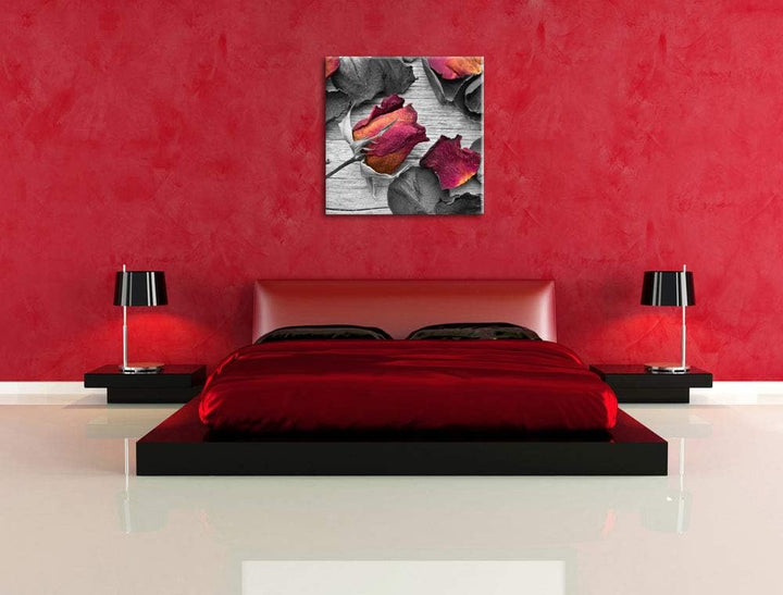 Pixxprint getrocknete Rosen auf Holztisch als Leinwandbild/Grösse: 70x70 cm/Wandbild/Kunstdruck/fert