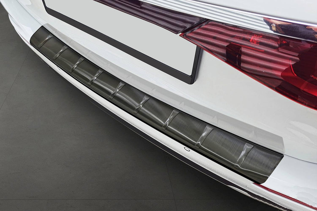 Ladekantenschutz aus Edelstahl in anthrazit mit 3D Abkantung passend für Mercedes E-Klasse T-Modell