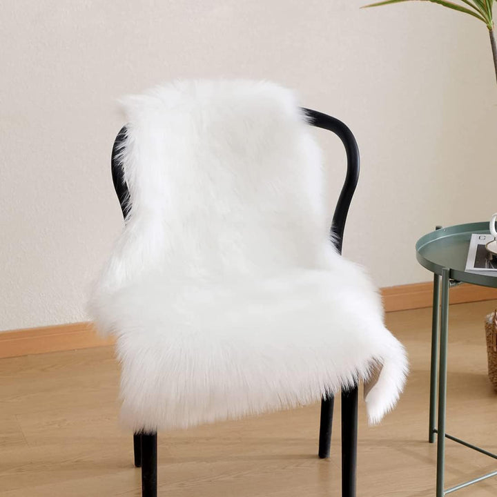 JXLOULAN Faux Lammfell Schaffell Flauschig Teppich 50 x 80 cm Nachahmung Wolle fellteppich Weiche Lo