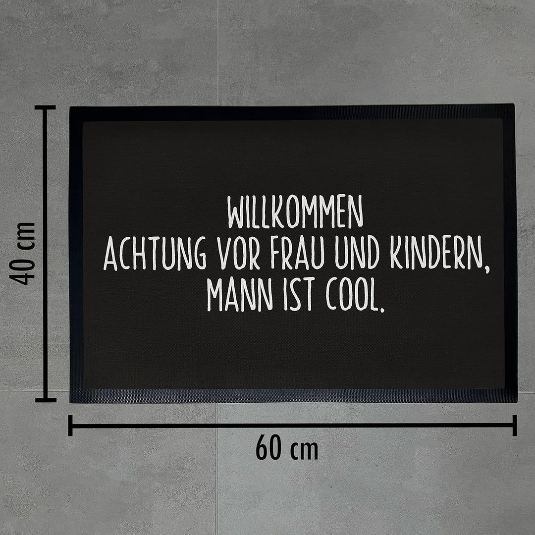 Trendation - Willkommen Fussmatte Lustig mit Spruch Geschenk Achtung Vor Frau Und Kindern Mann Ist C