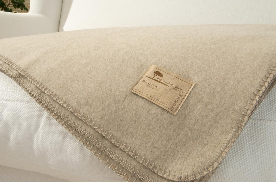 Wohnen & Accessoires GmbH & Co. KG Kaschmirdecke, Wolldecke aus 100% Kaschmir Amalfi Creme-beige 150
