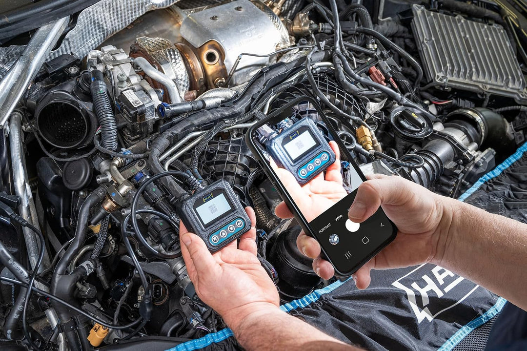 Hazet Batterietester 4650-6, für 12 V Fahrzeugbatterien, mit Polklemmen, Test und Analyse mit LCD Di