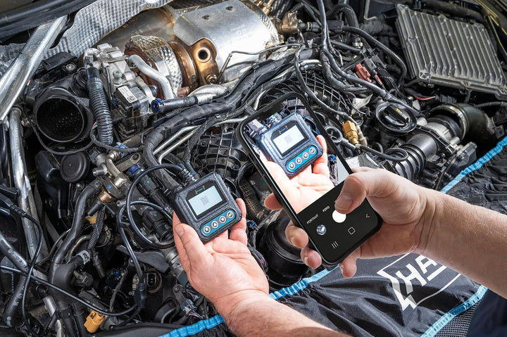 Hazet Batterietester 4650-6, für 12 V Fahrzeugbatterien, mit Polklemmen, Test und Analyse mit LCD Di