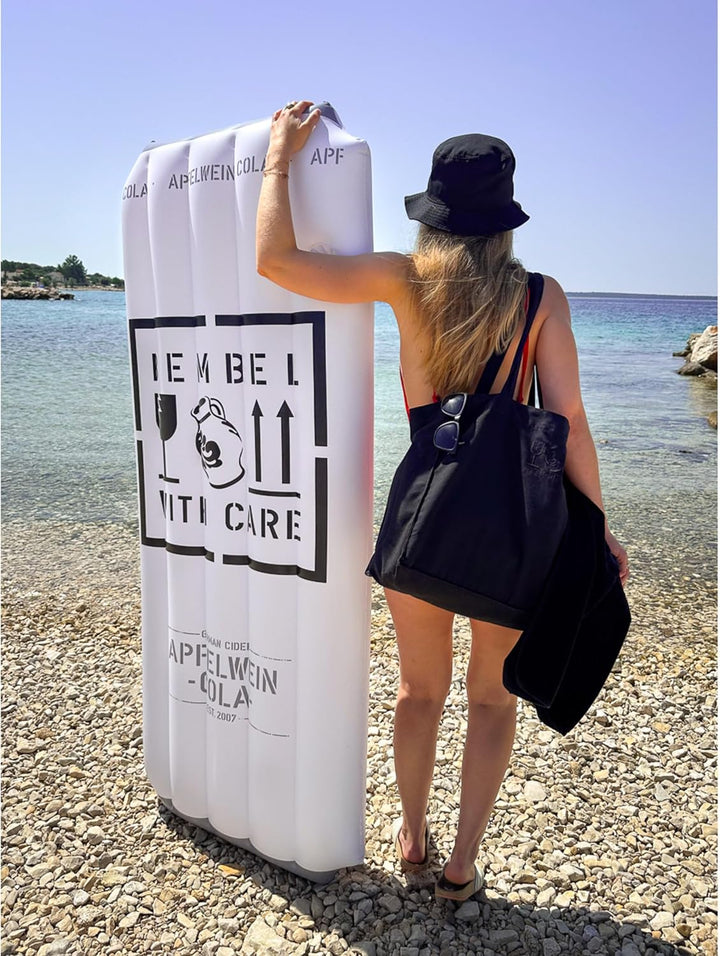 BEMBEL WITH CARE - Pool-Luftmatratze - Design: Apfelwein-Cola Dose
