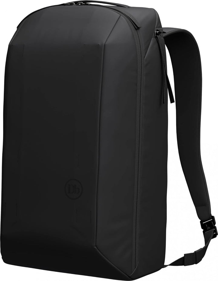 DB Freya Rucksack aus 100% recyceltem Polyester in der Farbe Schwarz 16L, Masse: 43cm x 26,5cm x 17c