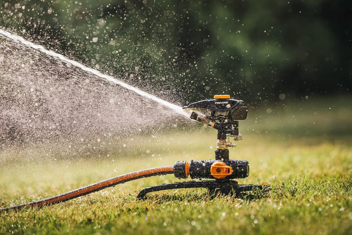 Fiskars Pulsierender Sprinkler XL, On/Off-Ventil, Mit Sprühbildkontrolle und Rotationskontrolle, Uni