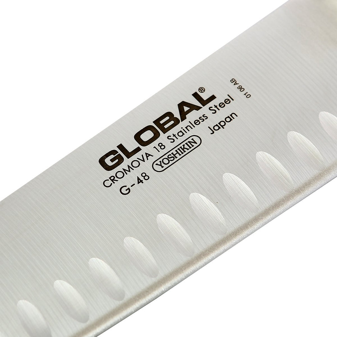 Global G-48 Santoku Fischmesser mit Kullenschliff, 18