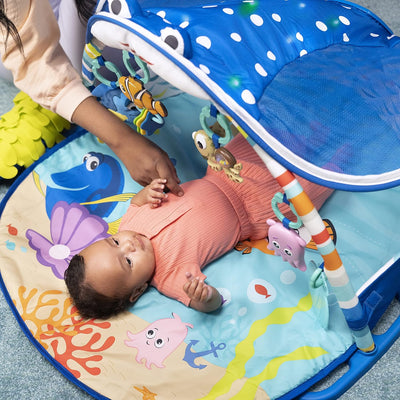 Bright Starts, Disney Baby, Findet Nemo Spieldecke mit Spielbogen & Fehn 067712 Activity-Spieltier F