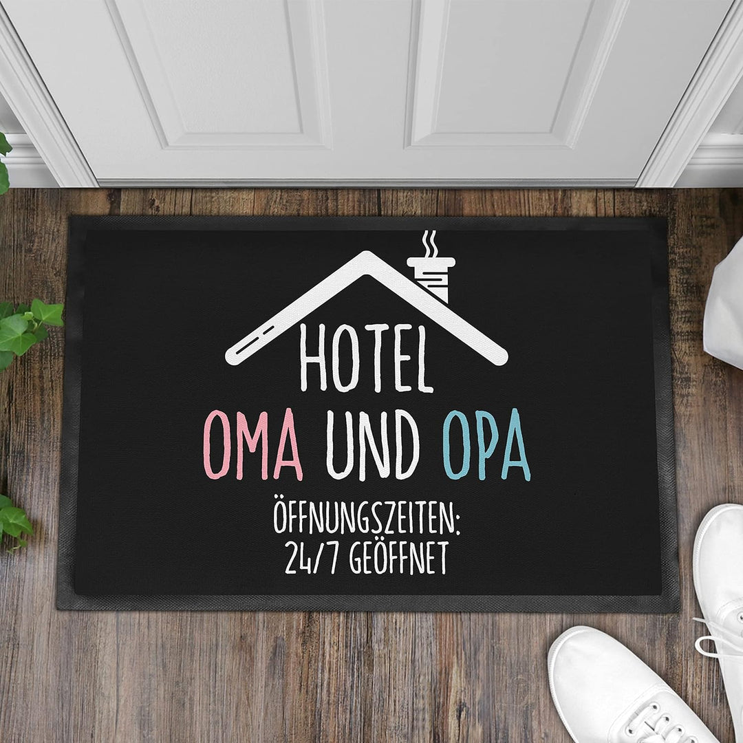 Trendation - Hotel Oma und Opa Fussmatte Geschenk Pension 24/7 Geöffnet Fussabtreter Innen und Ausse
