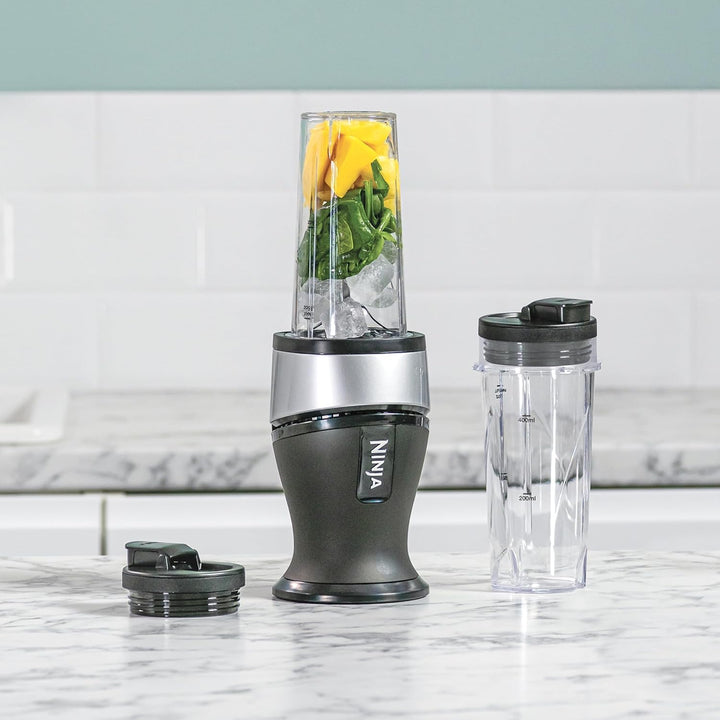 Ninja 700 W Slim Mixer & Smoothie Maker, 2 x 470 ml Becher mit Ausgiessdeckel, persönlicher Mixer, C