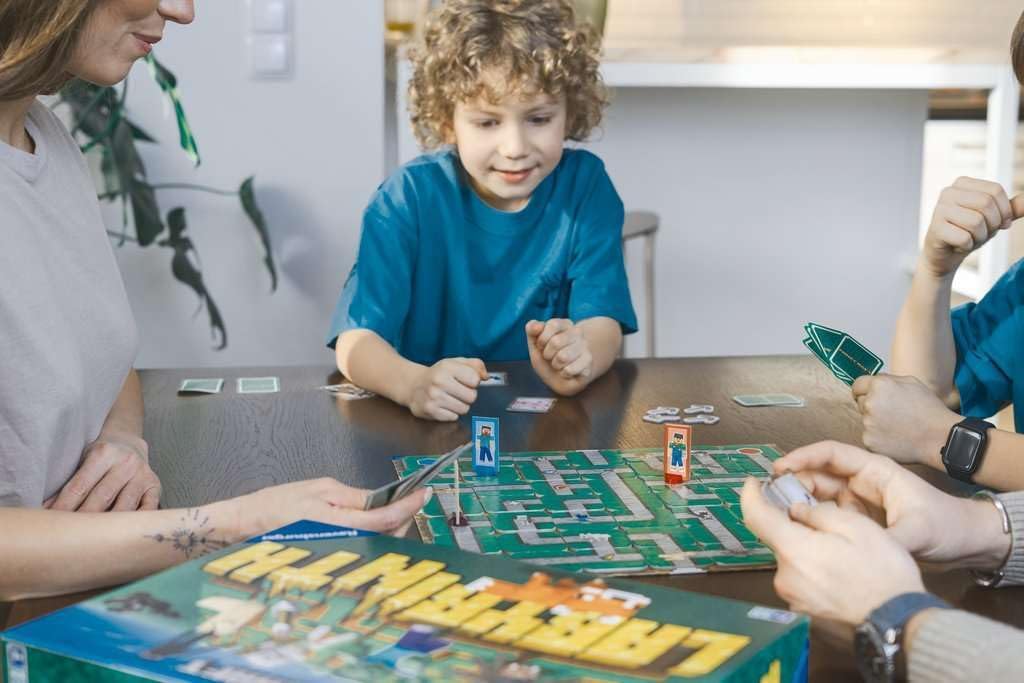 Ravensburger 24684 - Minecraft Labyrinth - Der Spieleklassiker für 2-4 Spieler ab 7 Jahren mit Chara
