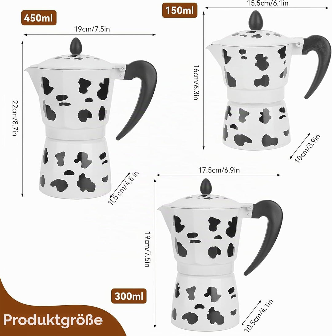 Espressokocher auf dem Herd, Espressotasse aus Aluminium im klassischen italienischen Stil, Mokkakan