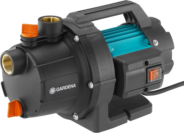 Gardena Gartenpumpe 3000/4 Basic: Bewässerungspumpe mit 3000 l/h Fördermenge &amp; Pumpen-Vorfilter für