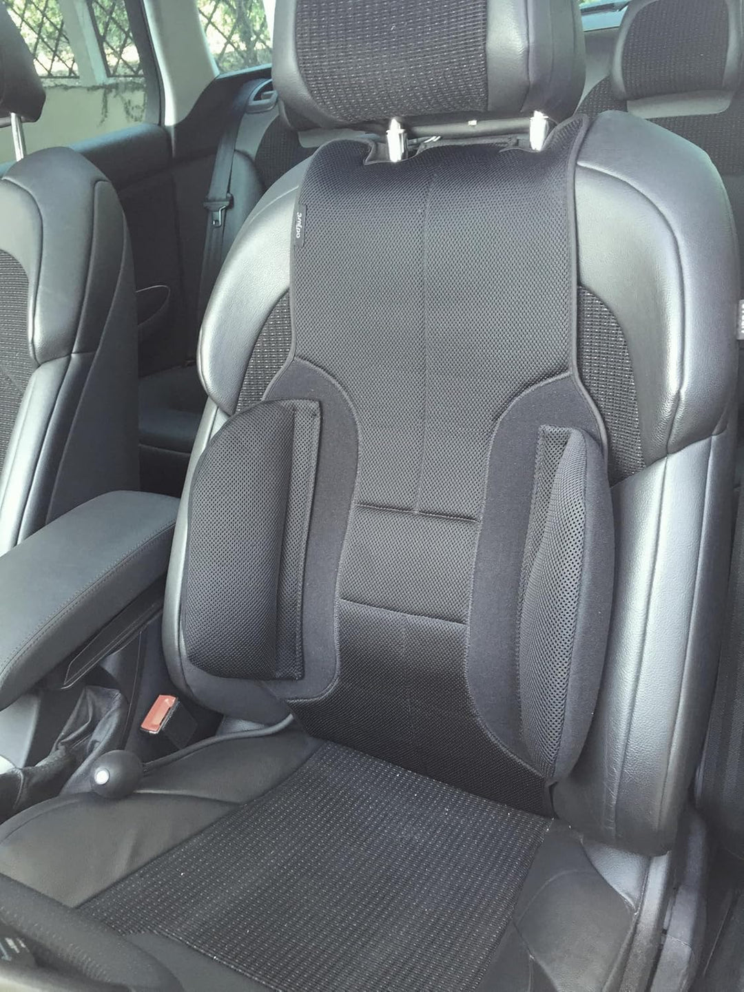 ad’just Lendenkissen Die Lösung bei Rückenschmerzen im Auto.