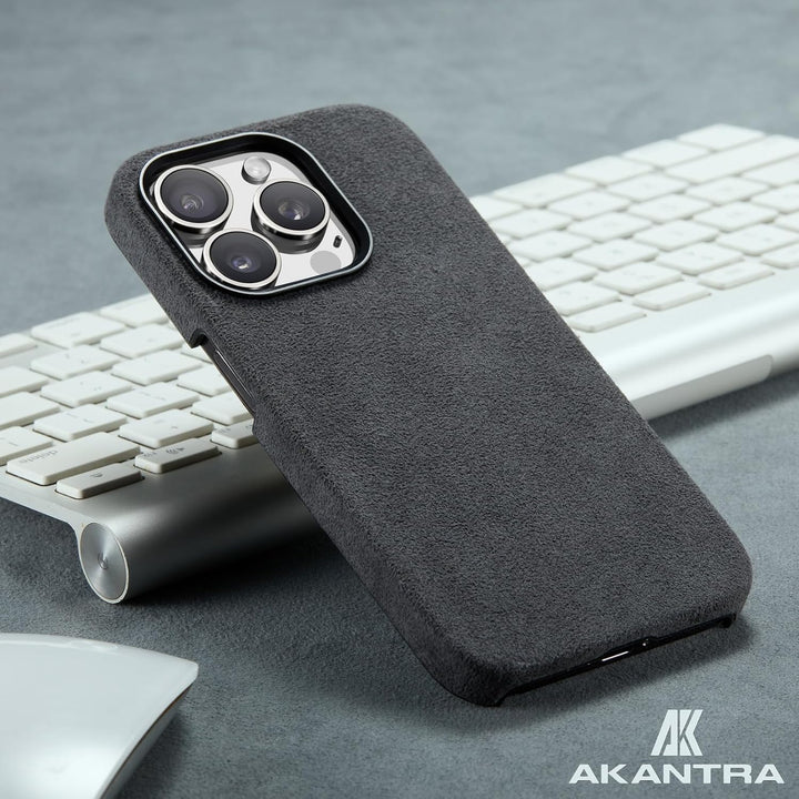 AKANTRA Alcantara Hülle für Apple iPhone15 Pro Max, handgefertigte halbgewickelte Kunstlederhülle, k