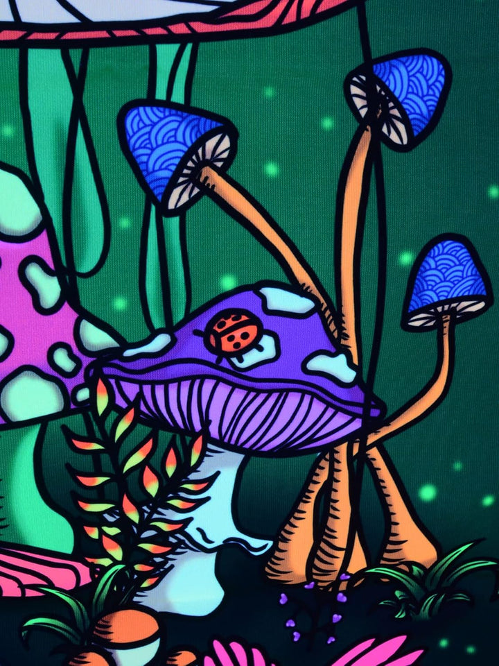 PSYWORK Schwarzlicht Stoffposter Neon | Magic Mushroom Wonderland | 0,6 x 0,9m | UV-aktiv | fluoresz