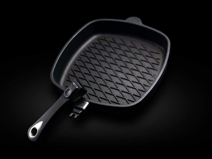 AMT Gastroguss Eckpfanne 28 x 28 cm, 5 cm hoch, mit BBQ-Boden, fester Stiel, induktionsgeeignet, Lot