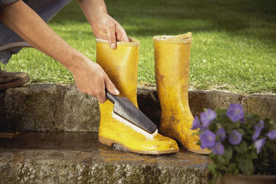 Gardena Handschrubber: Handbürste für robuste Oberflächen, regulierbare Wassermenge, nicht kompatibe