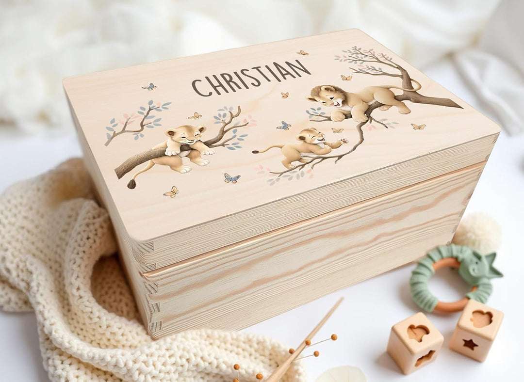 Little Deco Baby Erinnerungsbox personalisiert mit Name Holzkiste Löwen | 40 x 30 x 22 cm | Erinneru