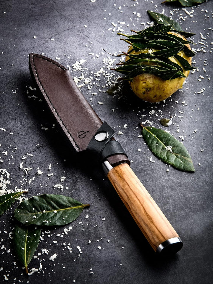 Forged Klingenschützer, Santoku Messer von 14cm, Aus braunem Leder, Mit Druckknopfverschluss