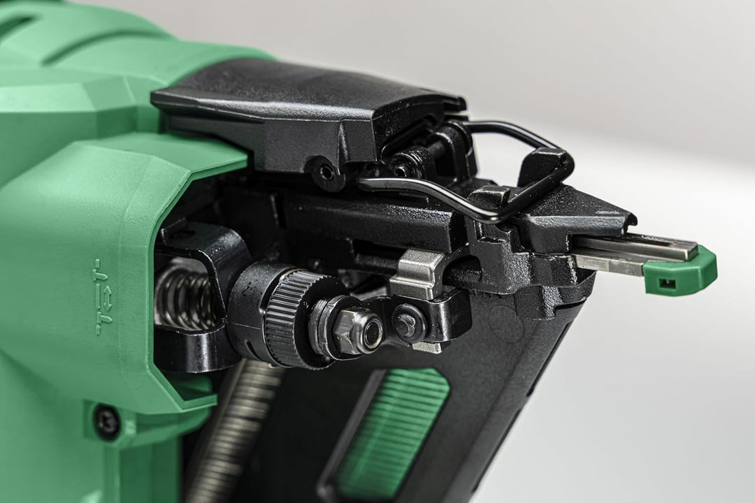 HiKOKI Akku-Stiftnagler 34° - 18 V, 32-65 mm Nägel, 15 Gauge - Kompakt, leicht, leistungsstark, LED-