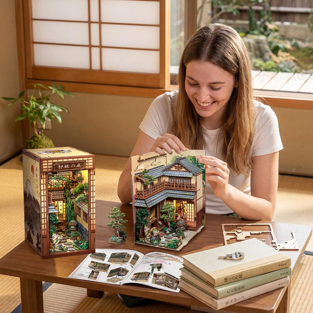 CUTEBEE Book Nook Kit - Puppenhaus Bausatz für Erwachsene, Japanisches Miniaturhaus mit LED Beleucht