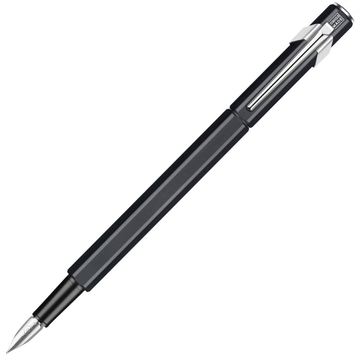 Caran d´Ache 0840.009 Füllhalter Classic Line Schwarz, 1 Stück (1er Pack), Schwarz