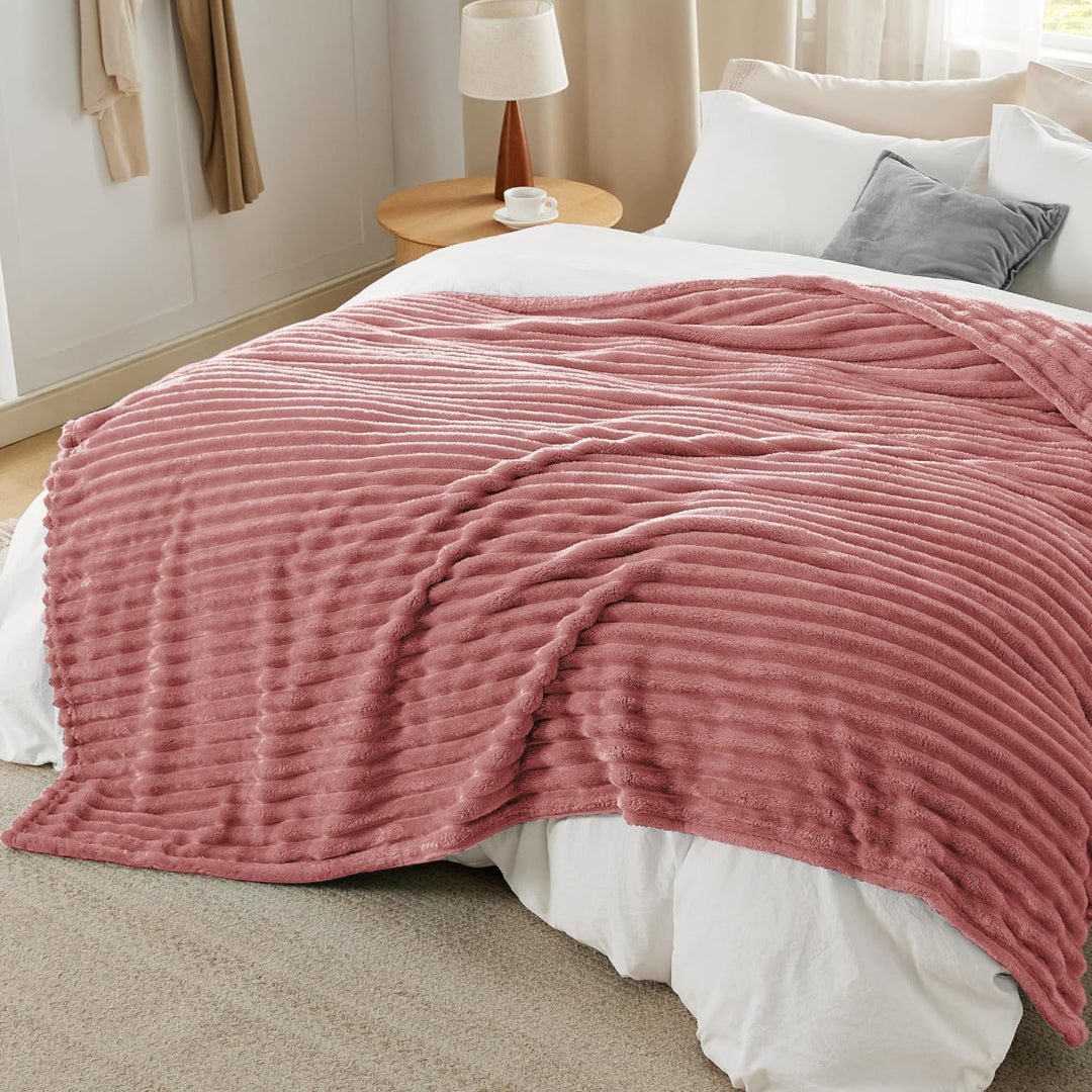 BEDSURE kuscheldecke 220x240 für Zimmer Deko - Tagesdecke, Wolldecke & Fleecedecke, Sofadecke, Weich