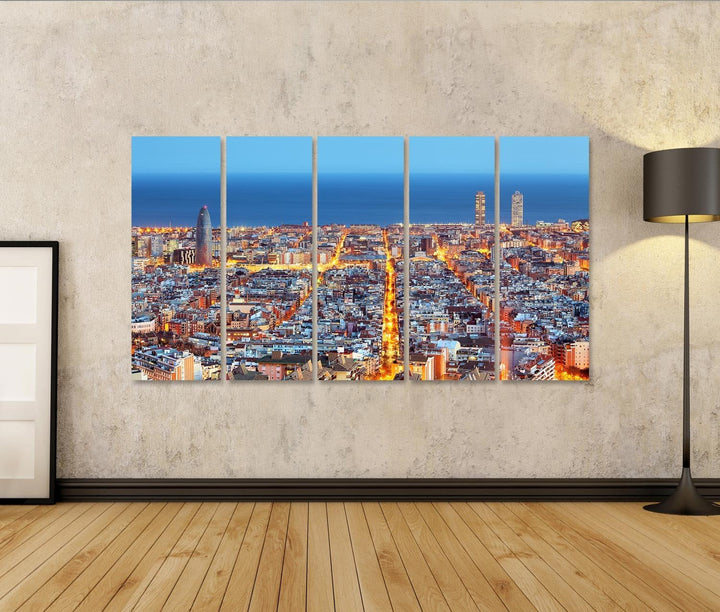 islandburner, Bild auf Leinwand Skyline von Barcelona, Luftaufnahme bei Nacht, Spanien Wandbild Post