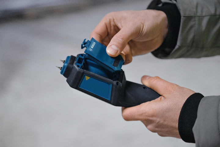Bosch Professional Pin-Feuchtemessgerät GMP 1-13 (misst 37 Holzarten und 10 Baustoffe, Schutzklasse