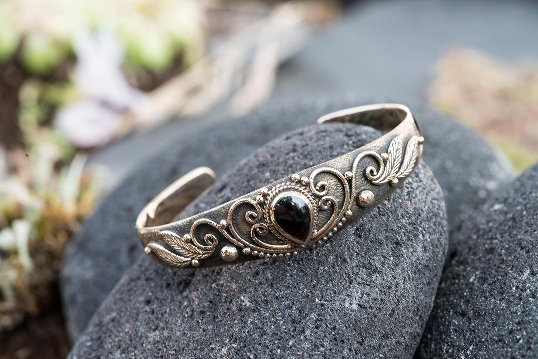 Windalf Mittelalter Bohemia Armreif ELANIA Ø 5.7 cm Onyx Elfenschmuck Armschmuck Hochwertige Bronze