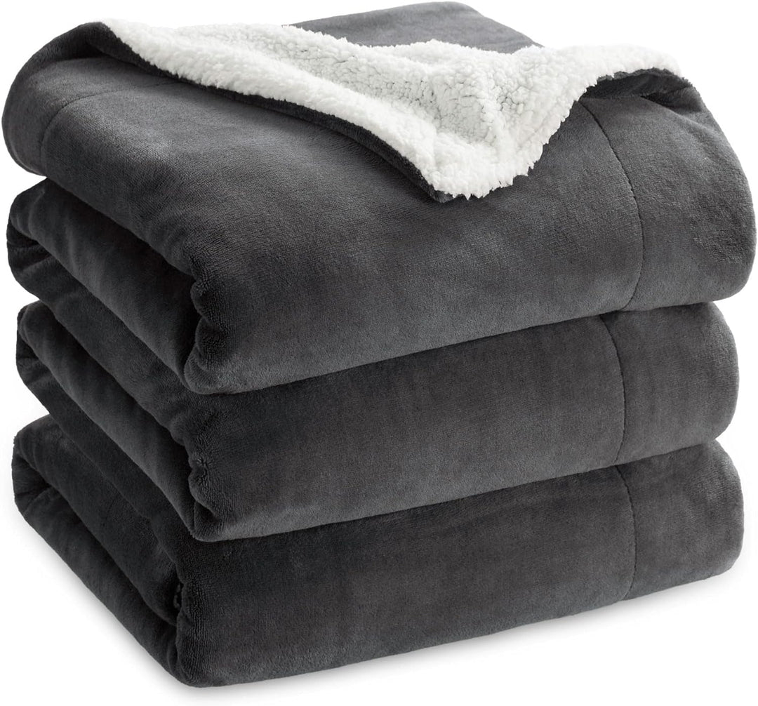 BEDSURE Decke Sofa Kuscheldecke Anthrazit - warm Sherpa Sofaüberwurf Decke gross, Dicke Sofadecke Co