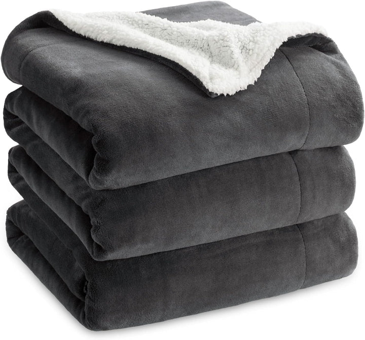 BEDSURE Decke Sofa Kuscheldecke Anthrazit - warm Sherpa Sofaüberwurf Decke gross, Dicke Sofadecke Co