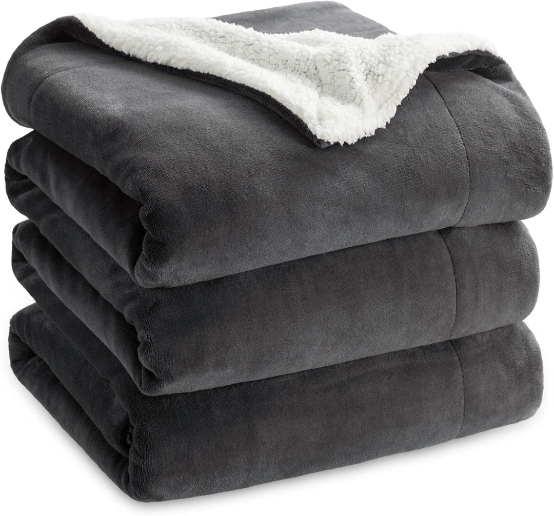 BEDSURE Decke Sofa Kuscheldecke Anthrazit - warm Sherpa Sofaüberwurf Decke, Dicke Sofadecke Couchdec