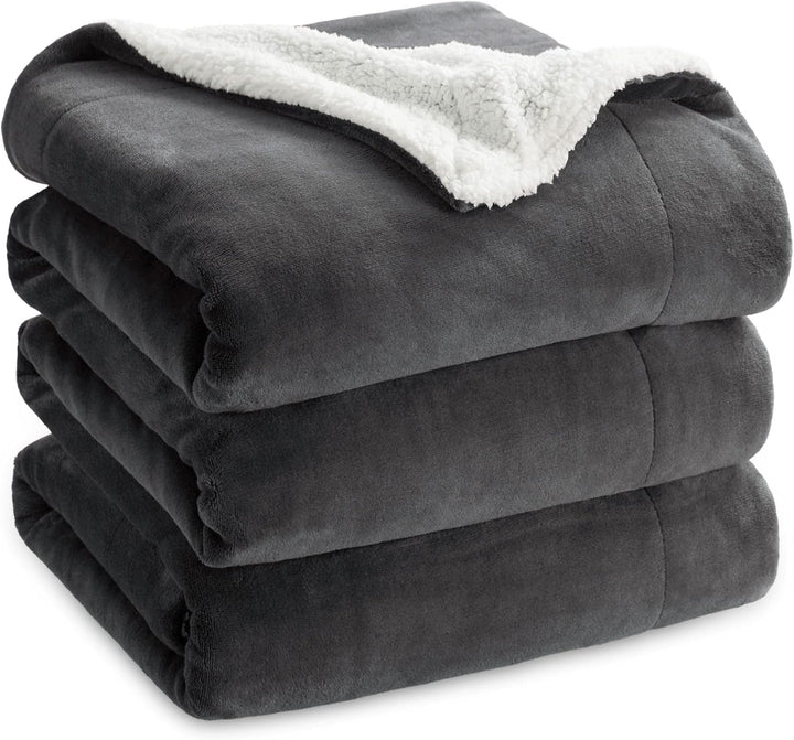 BEDSURE Decke Sofa Kuscheldecke Anthrazit - warm Sherpa Sofaüberwurf Decke, Dicke Sofadecke Couchdec